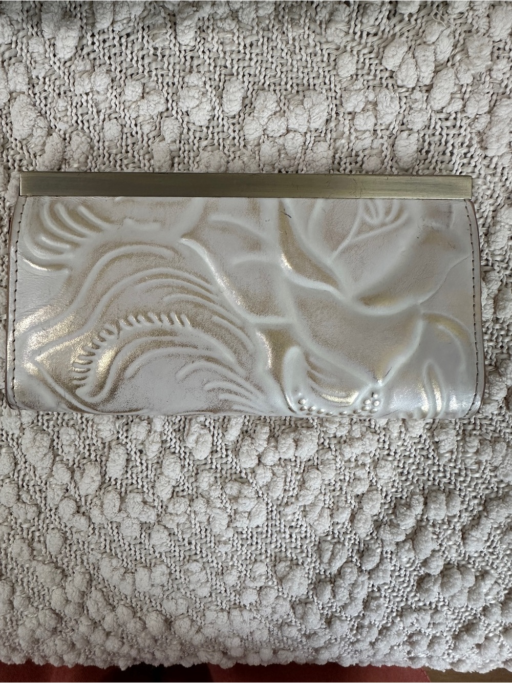 Patricia Nash White Gold Cutout Tooled Leather Scalloped Tote Purse & Wallet Set - Picture 8 of 14